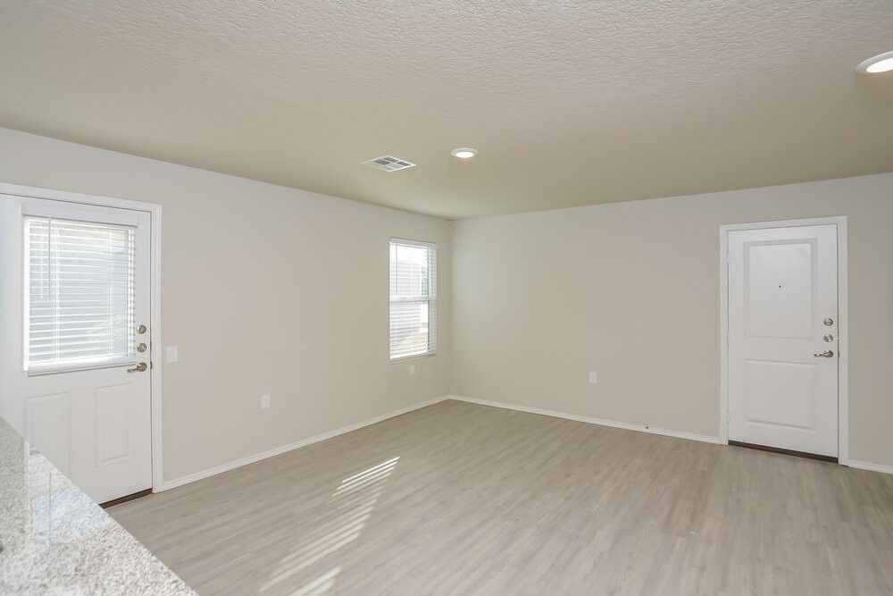 13115 Ashworth Blvd - Photo 6 of 16