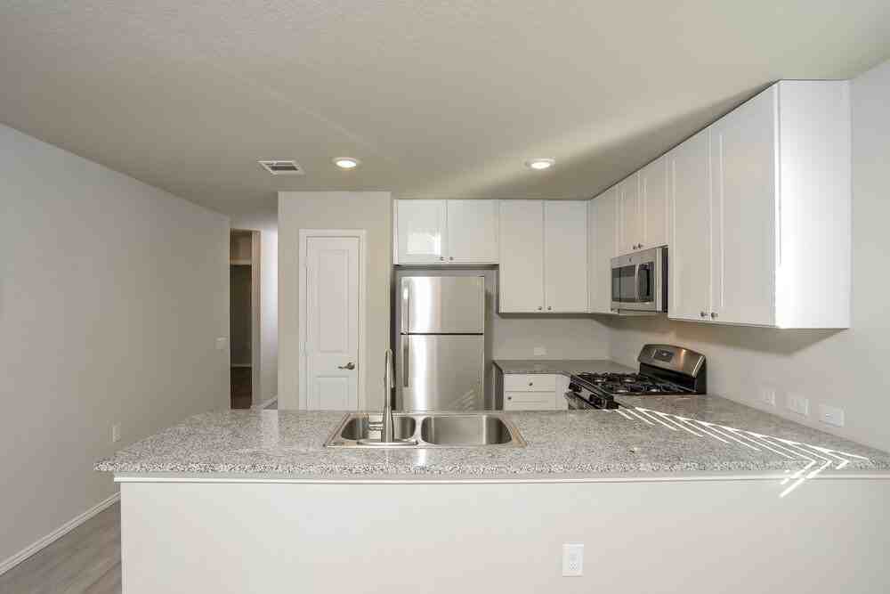 13115 Ashworth Blvd - Photo 7 of 16