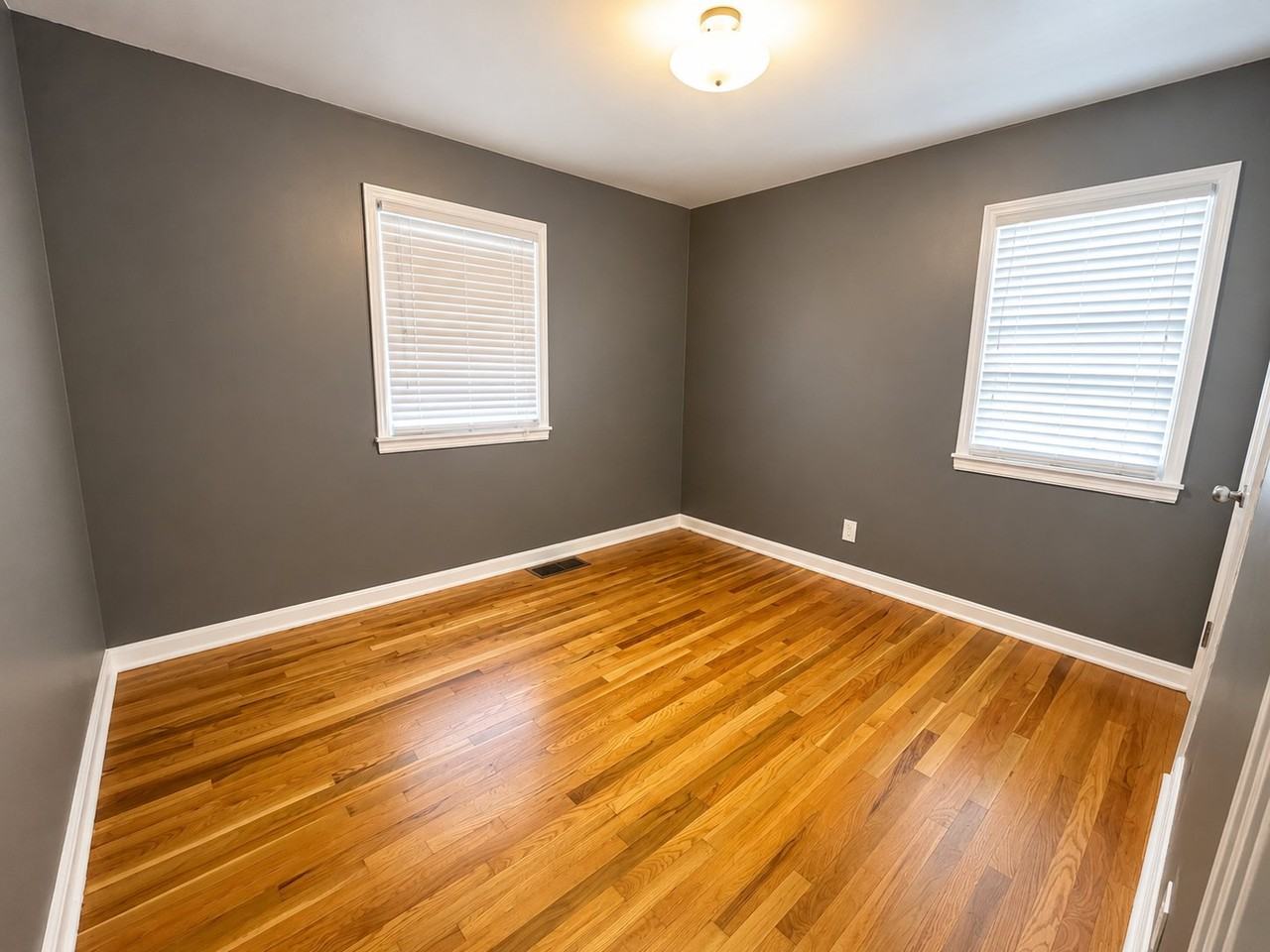 2906 Depew St - Photo 4 of 17
