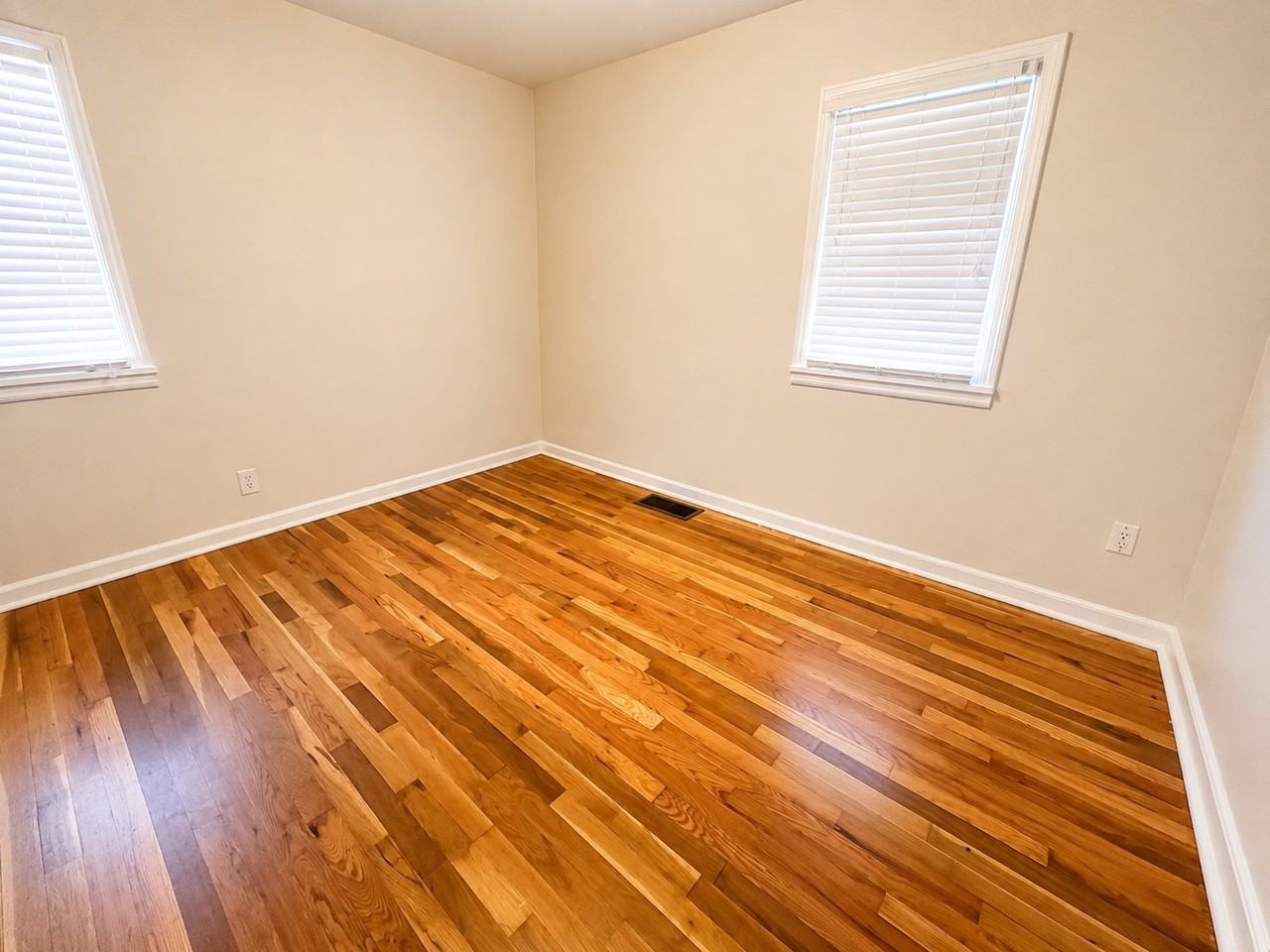 2906 Depew St - Photo 5 of 17