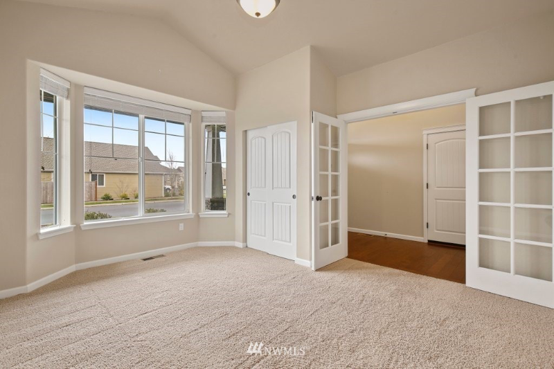 630 Mandee St Se - Photo 7 of 9