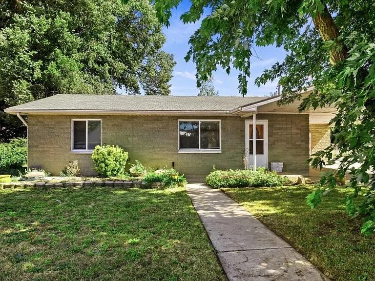 770 Wn #BACK - Photo 2 of 16