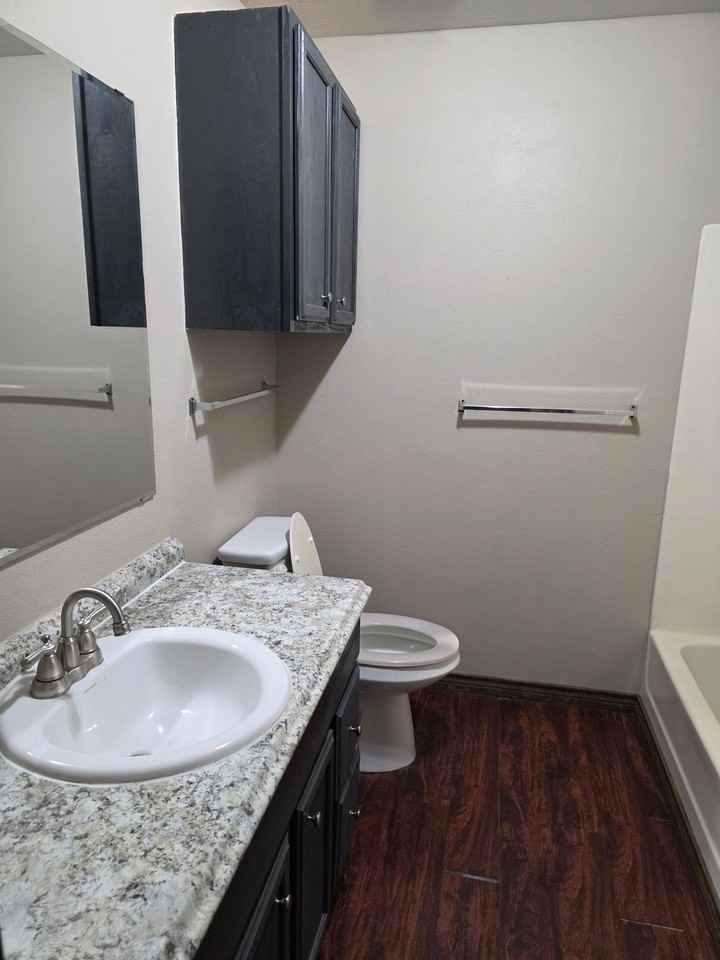 1315 N Twin City Hwy #4 - Photo 6 of 8
