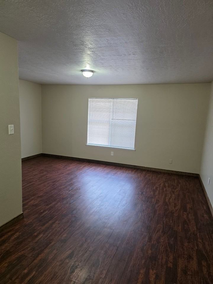 1315 N Twin City Hwy #4 - Photo 7 of 8