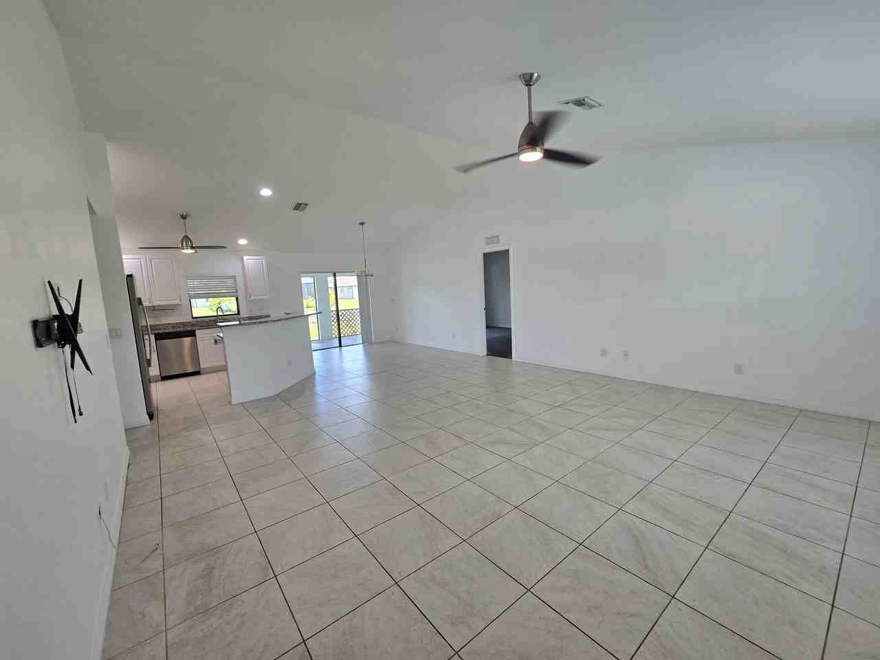 329 Sw 21st Ln - Photo 4 of 29