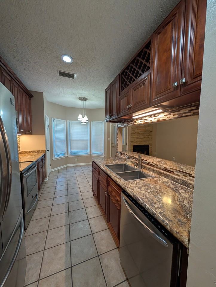 4211 Minnard Ct - Photo 3 of 18