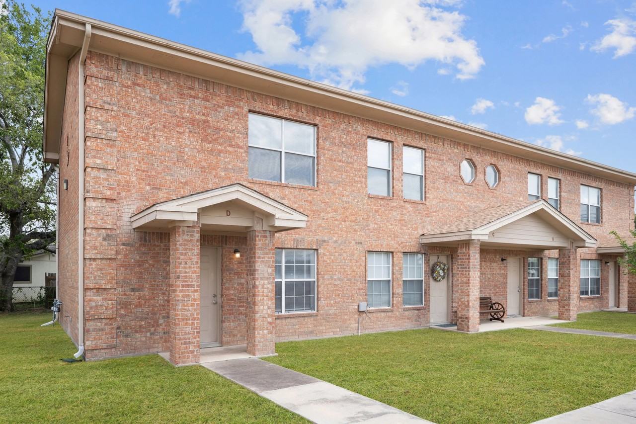 300 Veterans Dr #D - Photo 2 of 19