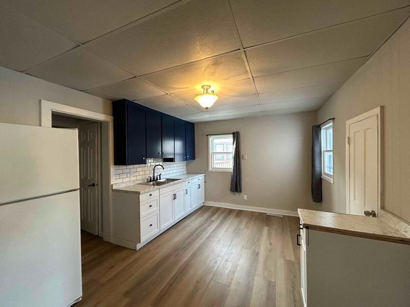 406 W 5th St #1 - Photo 5 of 17