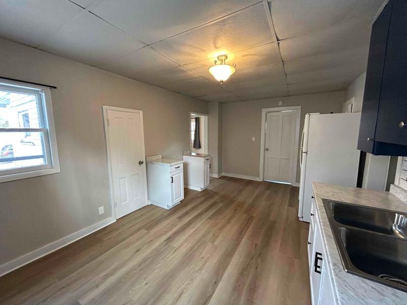 406 W 5th St #1 - Photo 7 of 17