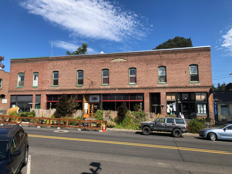 216 E Jewett Blvd #4