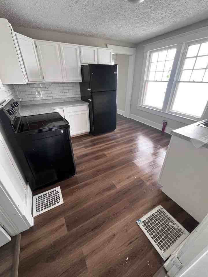 1206 17th St - Photo 5 of 6