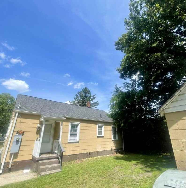 1009 Duke St - Photo 3 of 14