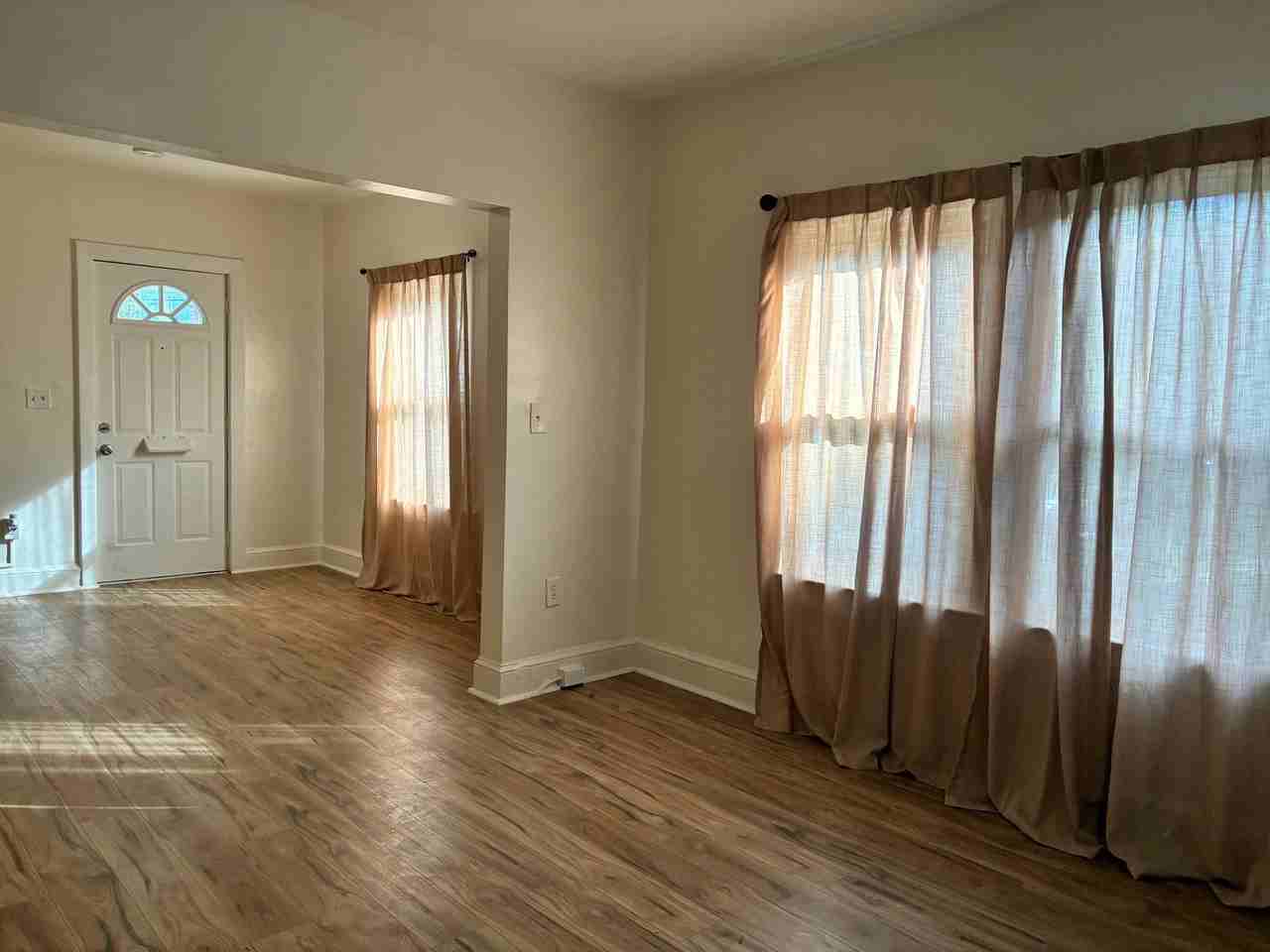 574 49th Pl Ne - Photo 3 of 9
