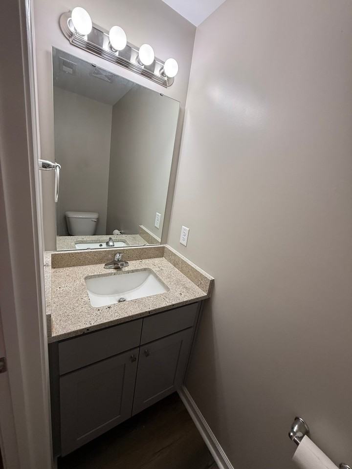 406 E Waddell St #B - Photo 7 of 16