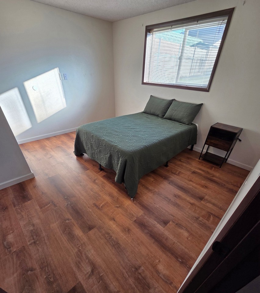 412 Linden Ave - Photo 2 of 4