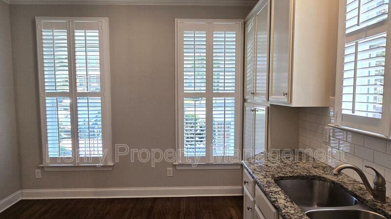 1531 Yarborough Park Dr - Photo 6 of 32