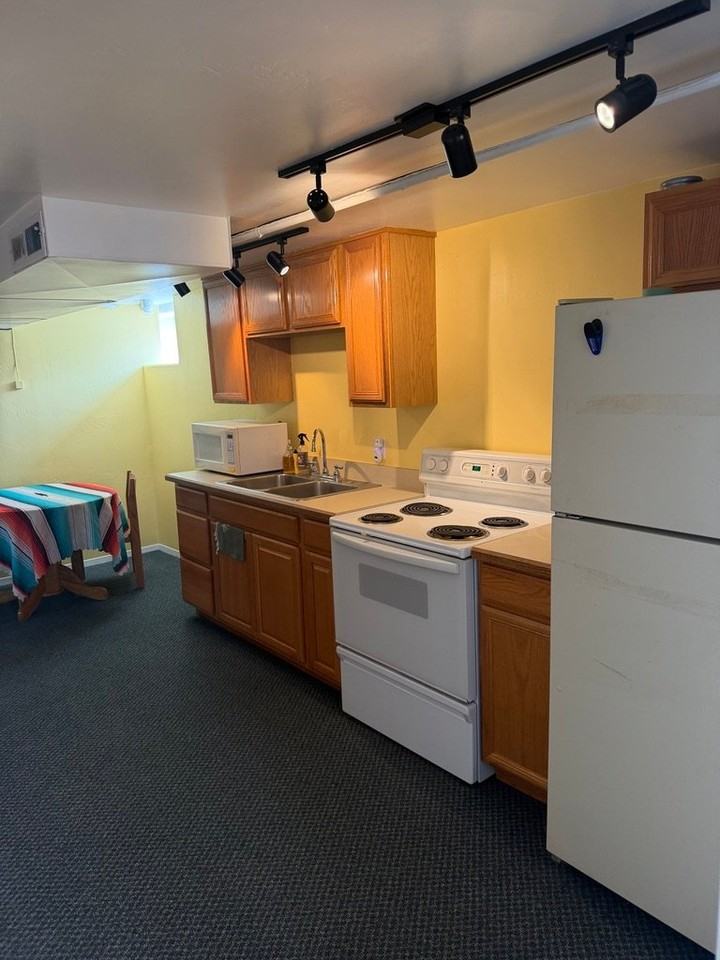 509 2nd Ave E - Photo 6 of 7