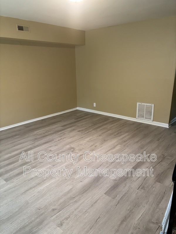 2825 Eastshire Dr - Photo 2 of 15