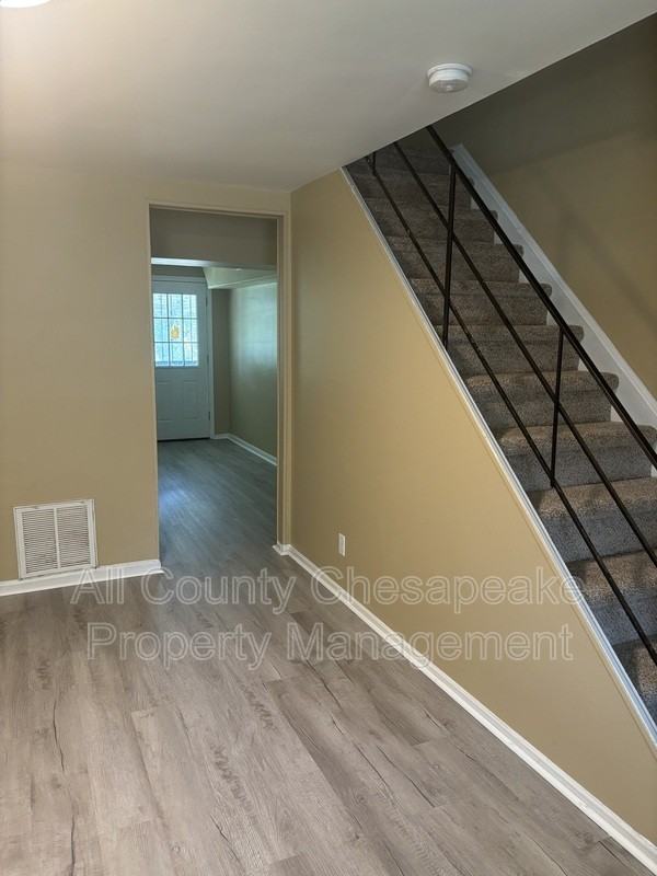 2825 Eastshire Dr - Photo 3 of 15