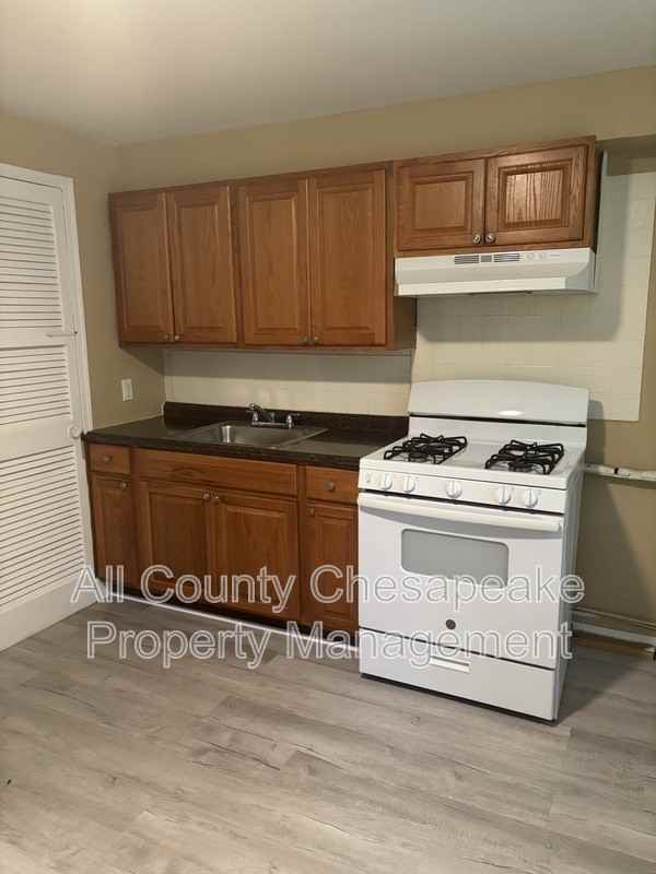 2825 Eastshire Dr - Photo 4 of 15