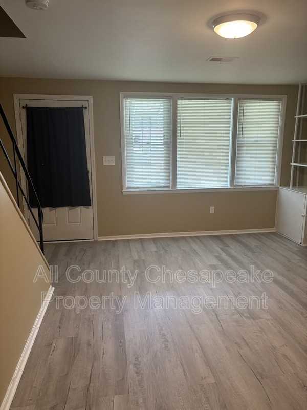 2825 Eastshire Dr - Photo 6 of 15
