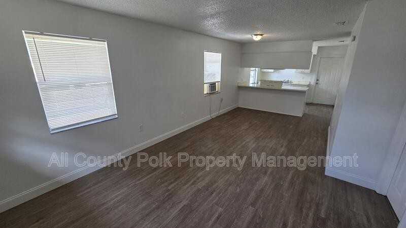 522 Pinewood Ave - Photo 4 of 13