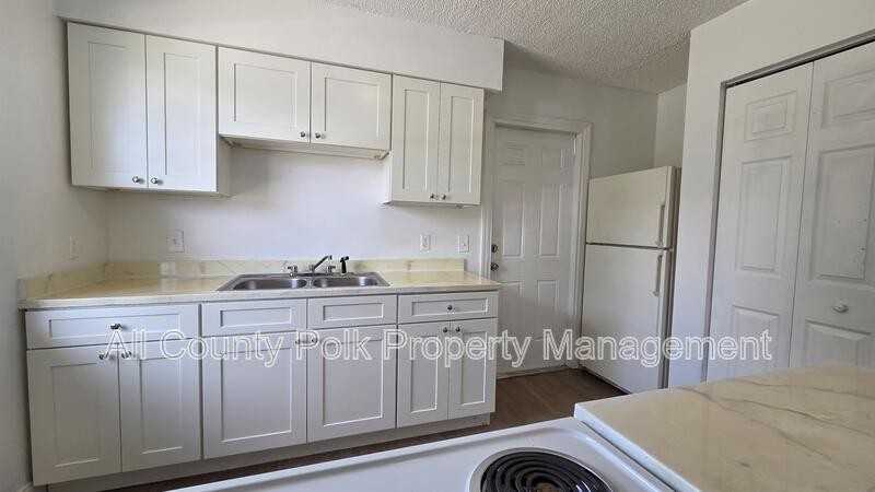 522 Pinewood Ave - Photo 6 of 13