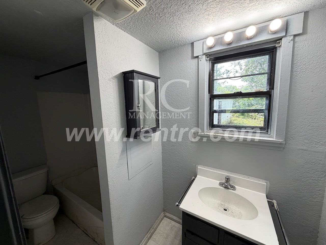102 Elmwood Ave - Photo 4 of 11