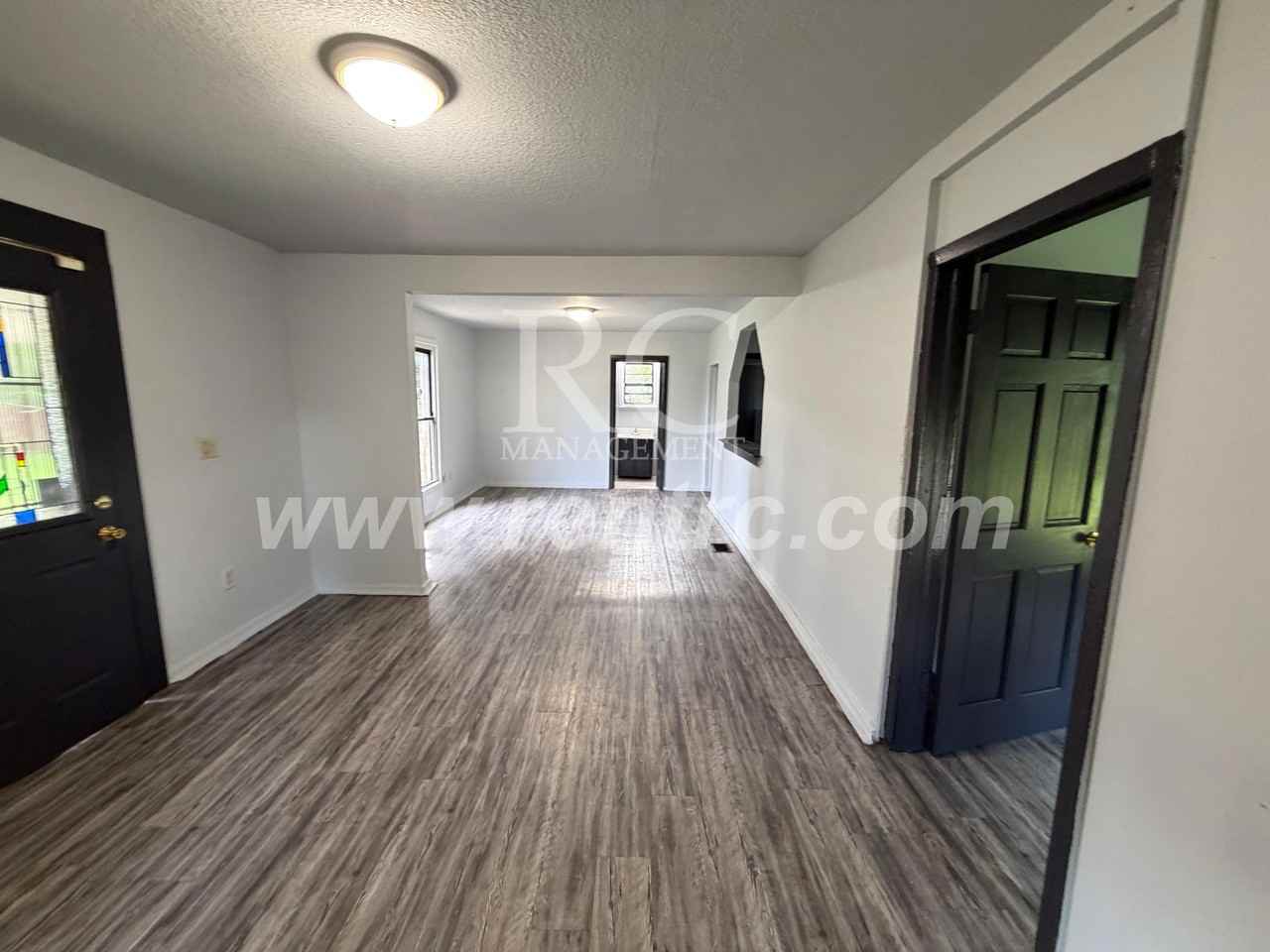 102 Elmwood Ave - Photo 5 of 11