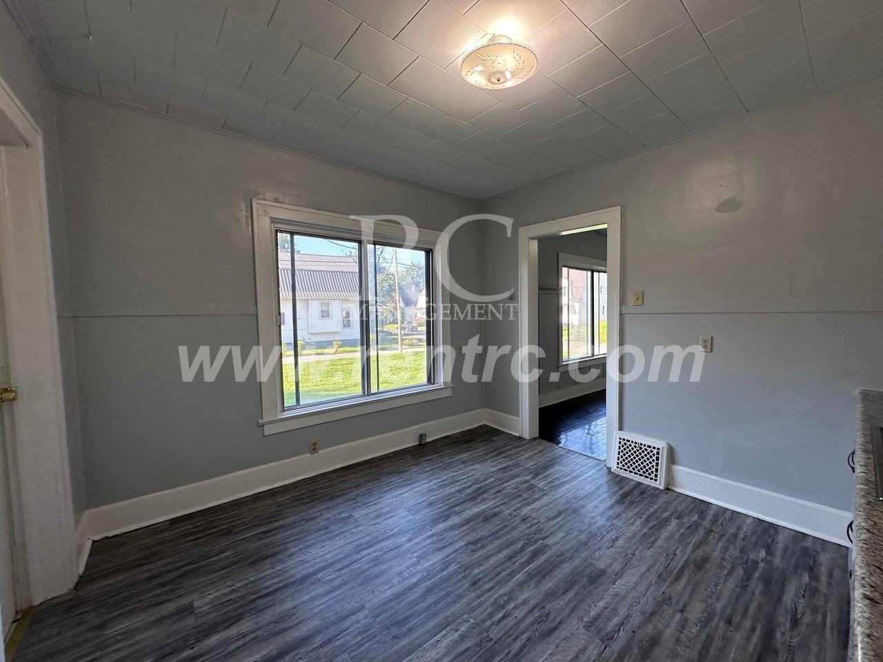 1115 Harmon St - Photo 3 of 16