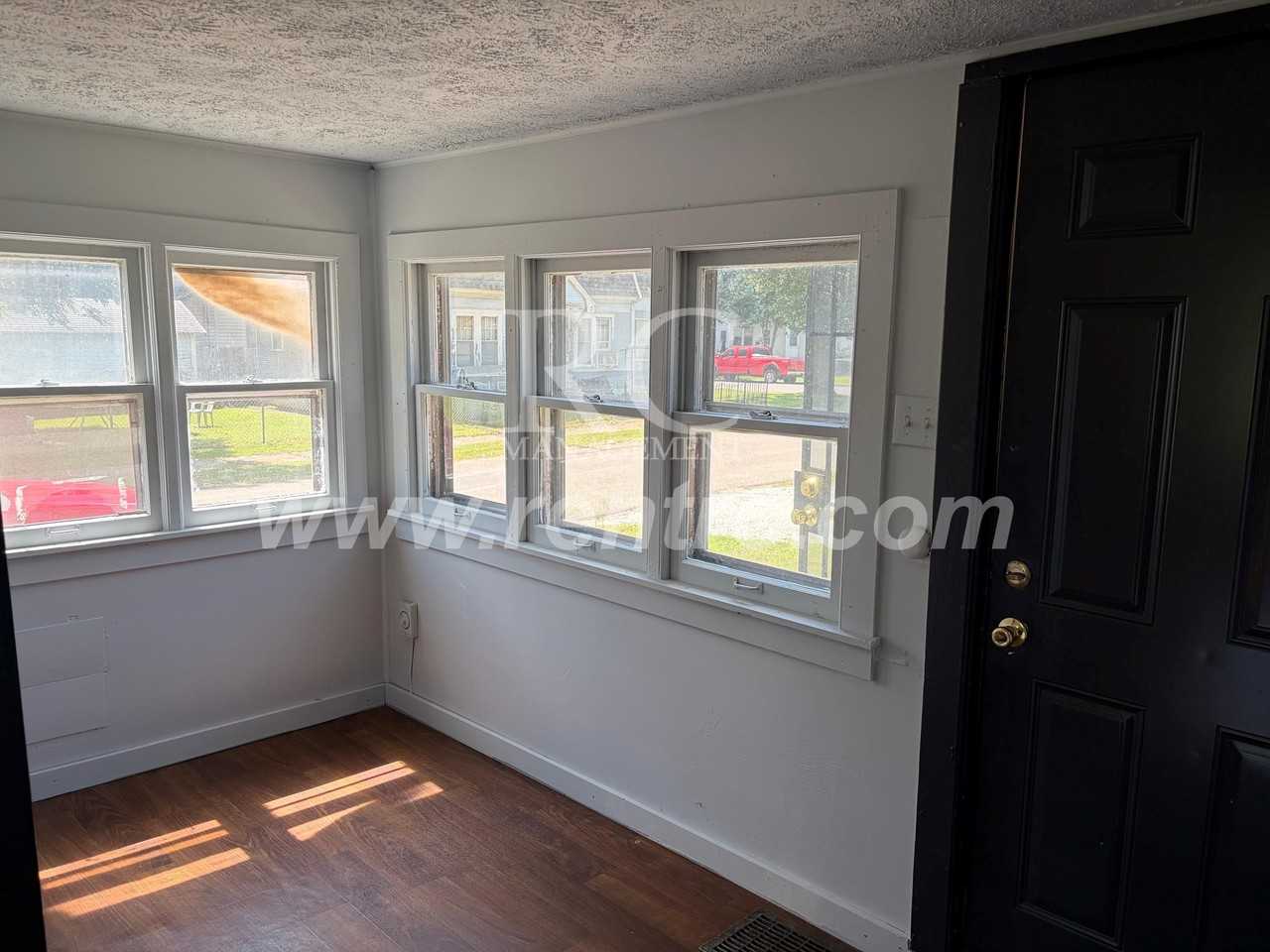 715 W Woodbury St - Photo 7 of 12