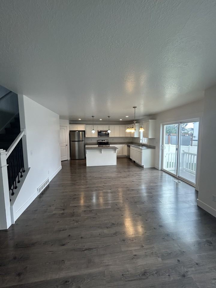 878 W Mckenna Rd - Photo 2 of 11