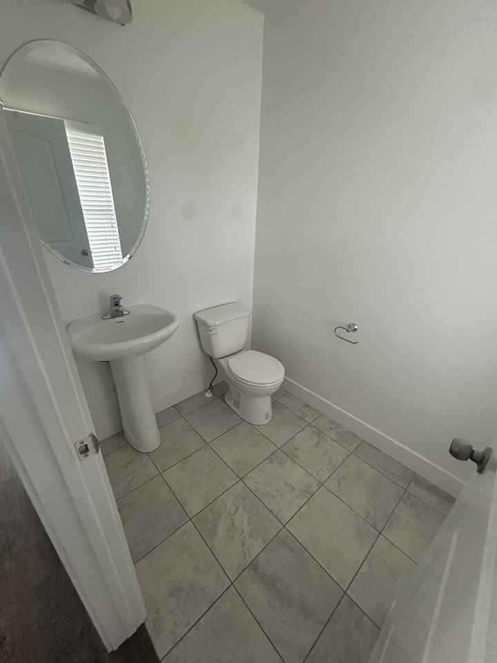 878 W Mckenna Rd - Photo 3 of 11