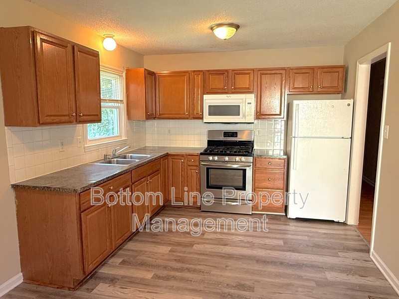 612 Dundeen Dr - Photo 4 of 15