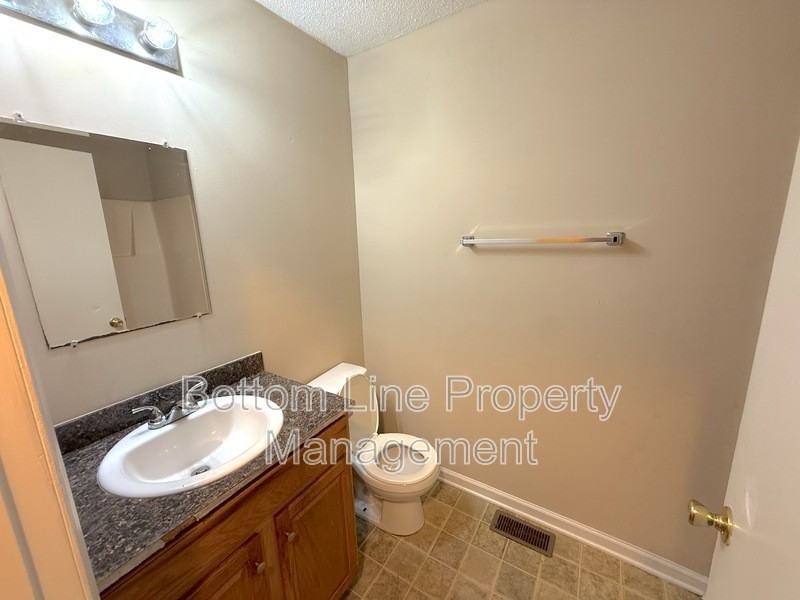 612 Dundeen Dr - Photo 7 of 15