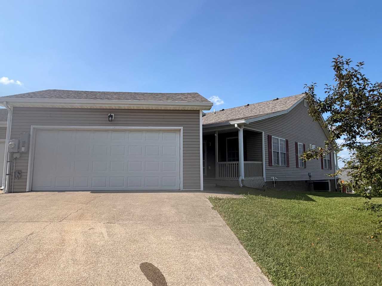 128 Bay Hill Dr - Photo 2 of 11