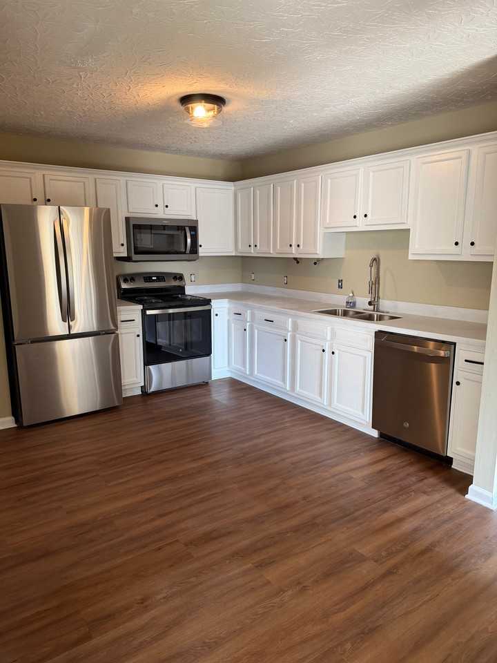 128 Bay Hill Dr - Photo 3 of 11