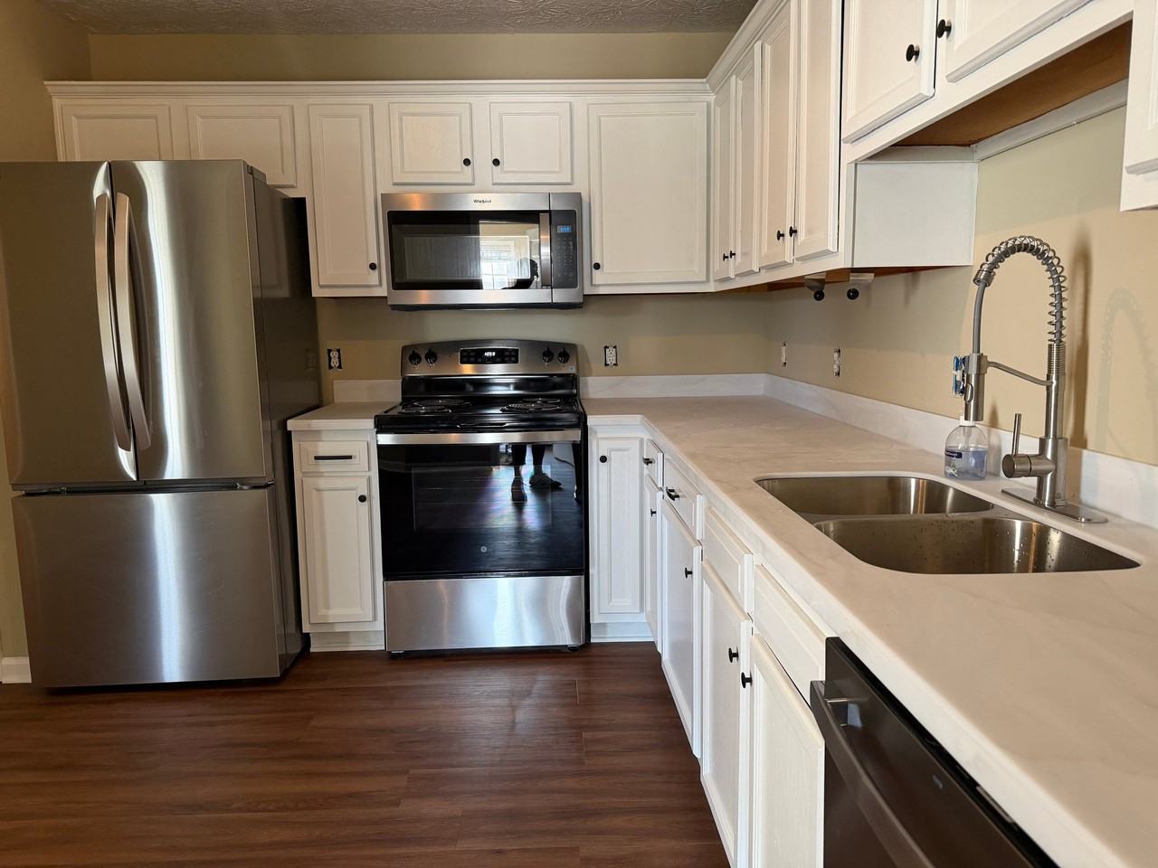 128 Bay Hill Dr - Photo 4 of 11