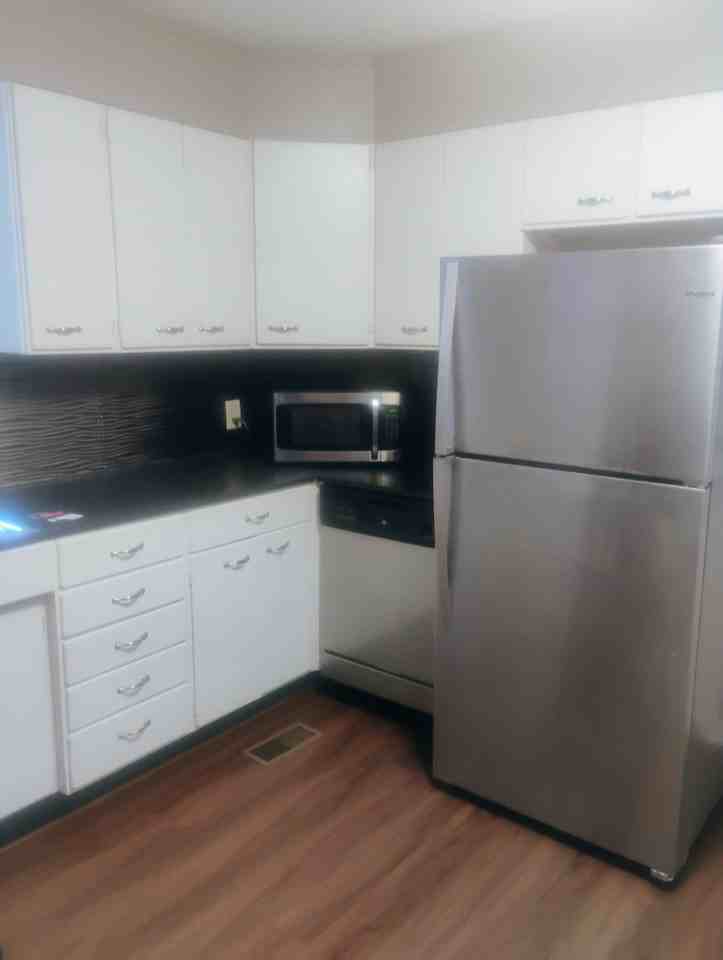 1413 W 4th St - Photo 4 of 6