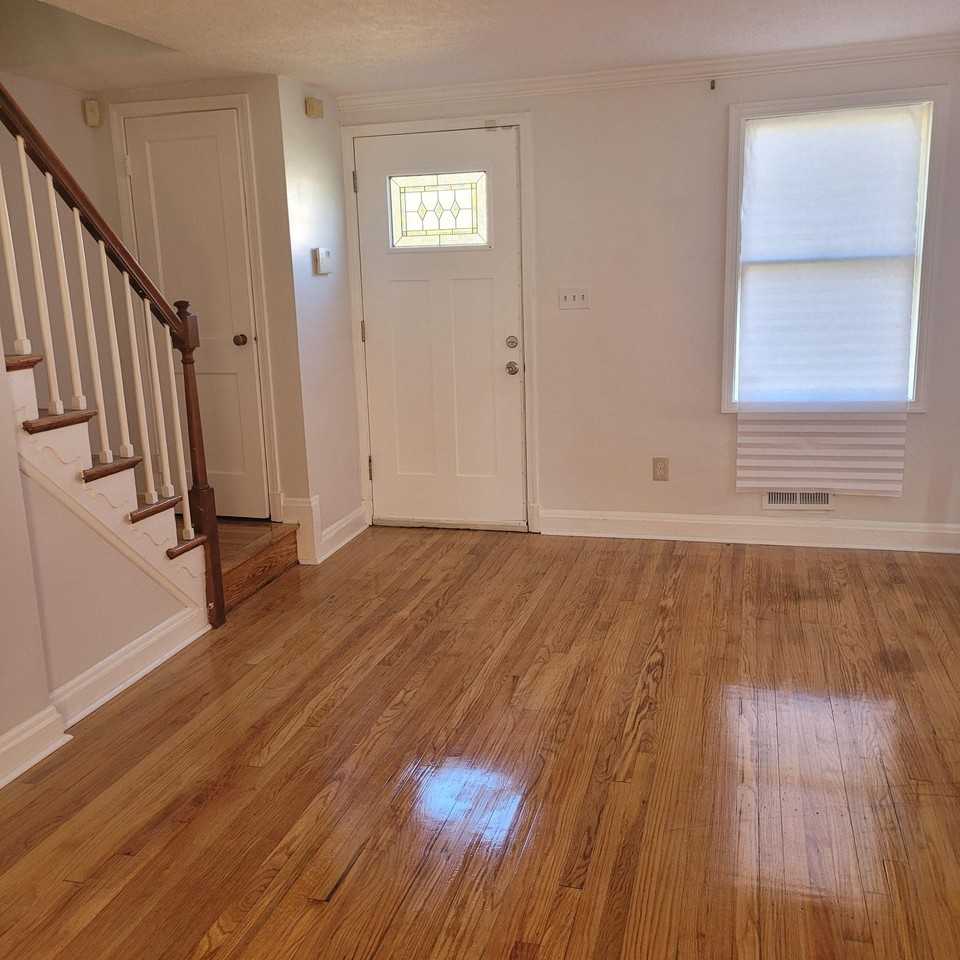 729 Yale Ave - Photo 3 of 17