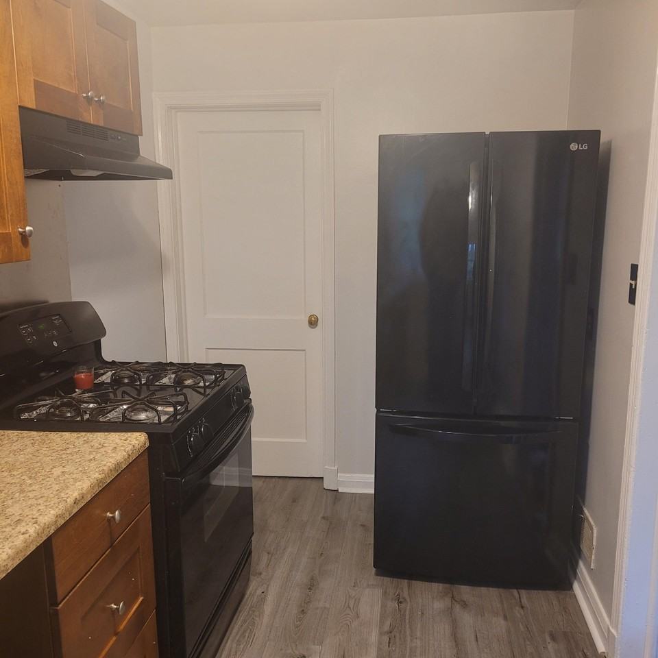 729 Yale Ave - Photo 5 of 17