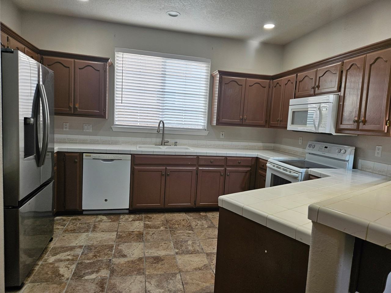 7324 Peregrine Rd Ne - Photo 6 of 16