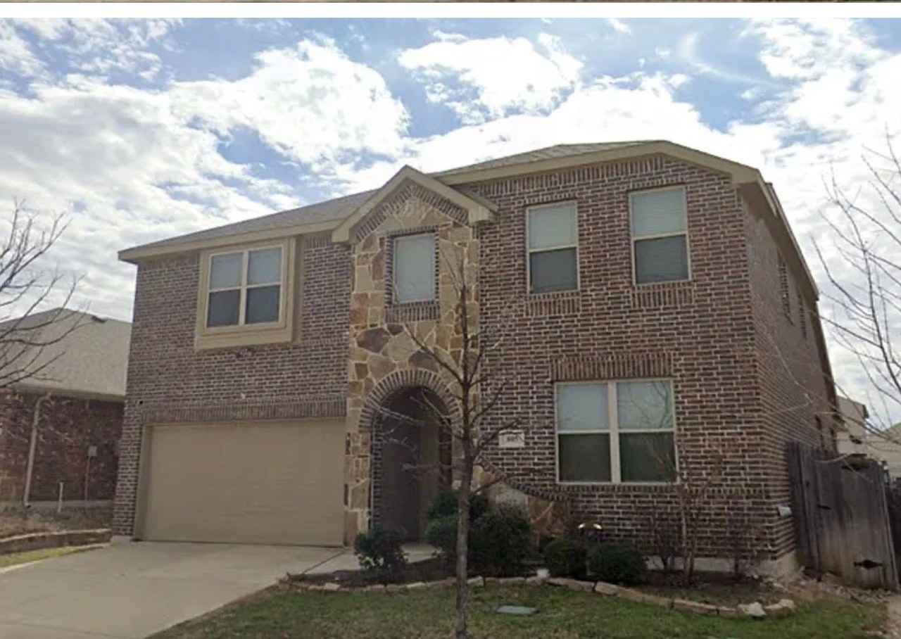805 Woodmark Dr - Photo 2 of 7
