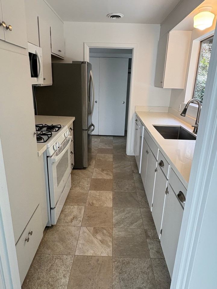 127 Edwards Ave - Photo 5 of 18