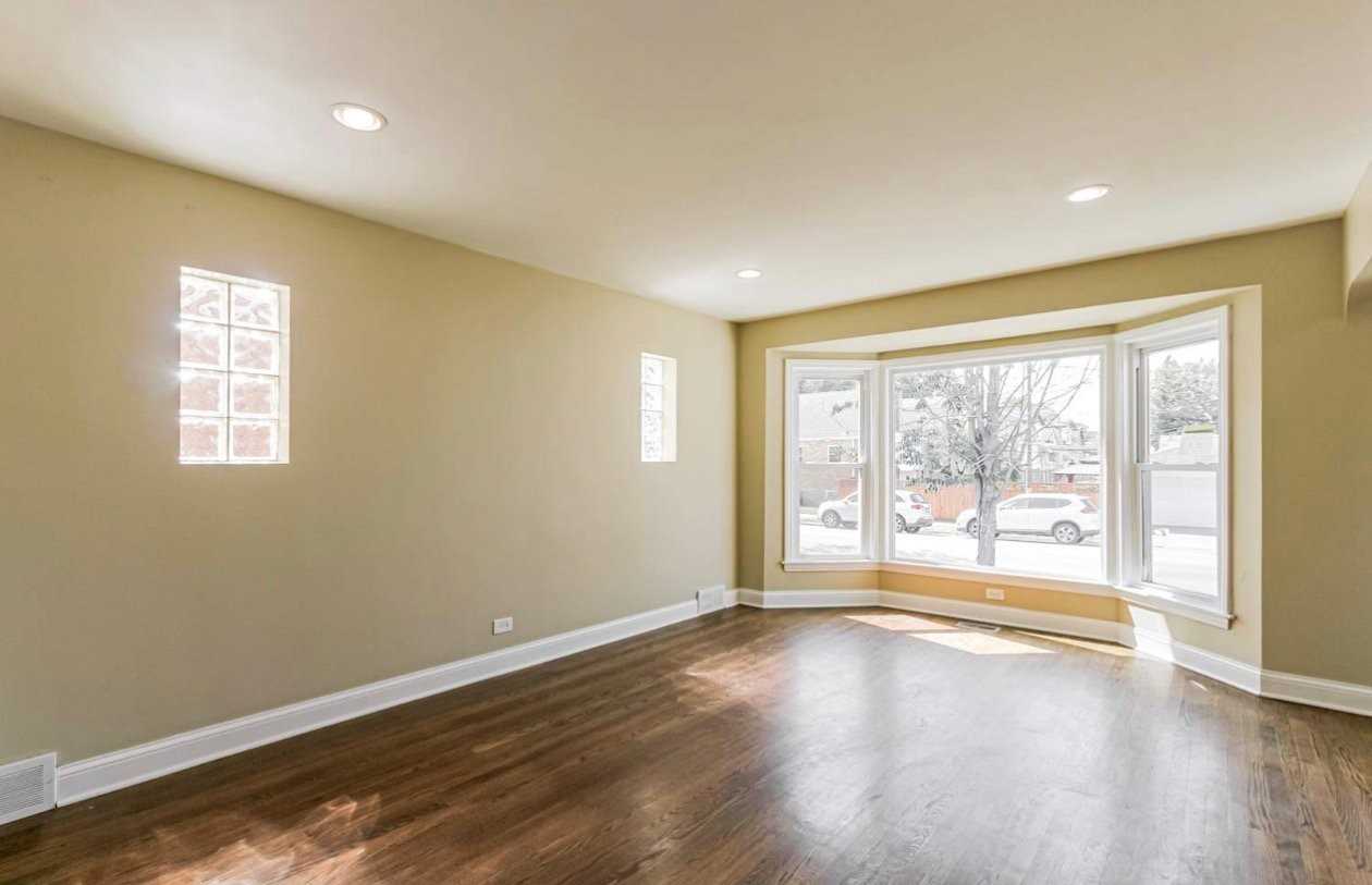 6042 W Bryn Mawr Ave - Photo 3 of 10