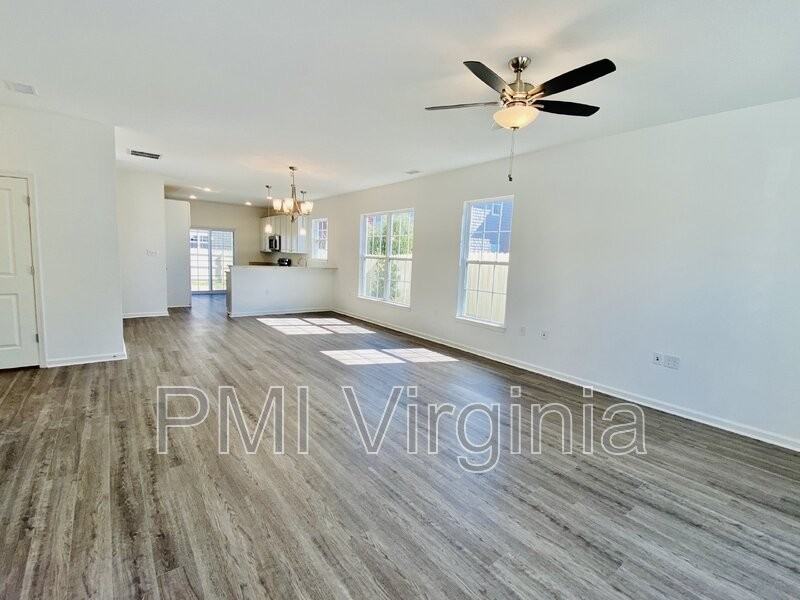 1909 Brentford Ln - Photo 2 of 38