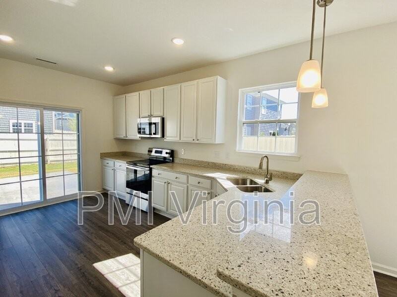 1909 Brentford Ln - Photo 4 of 38