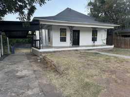 featured image of 621 E Harris Ave