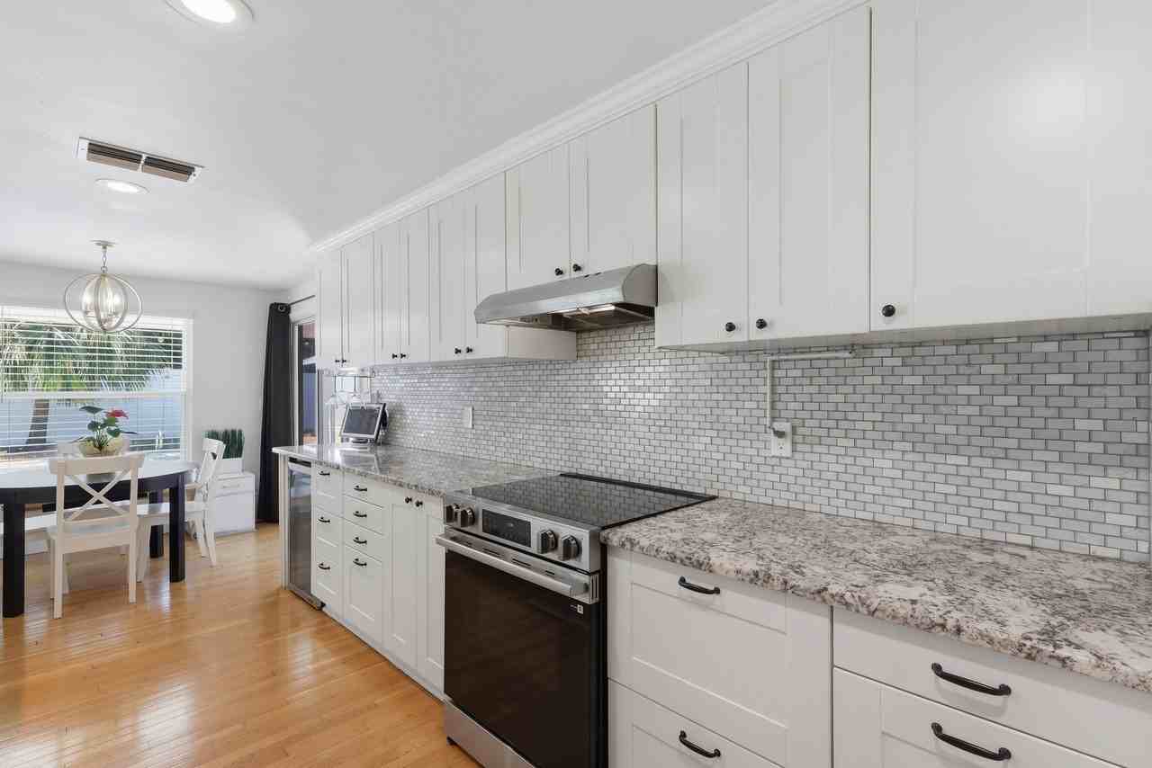 1638 Spottswood Cir - Photo 6 of 20