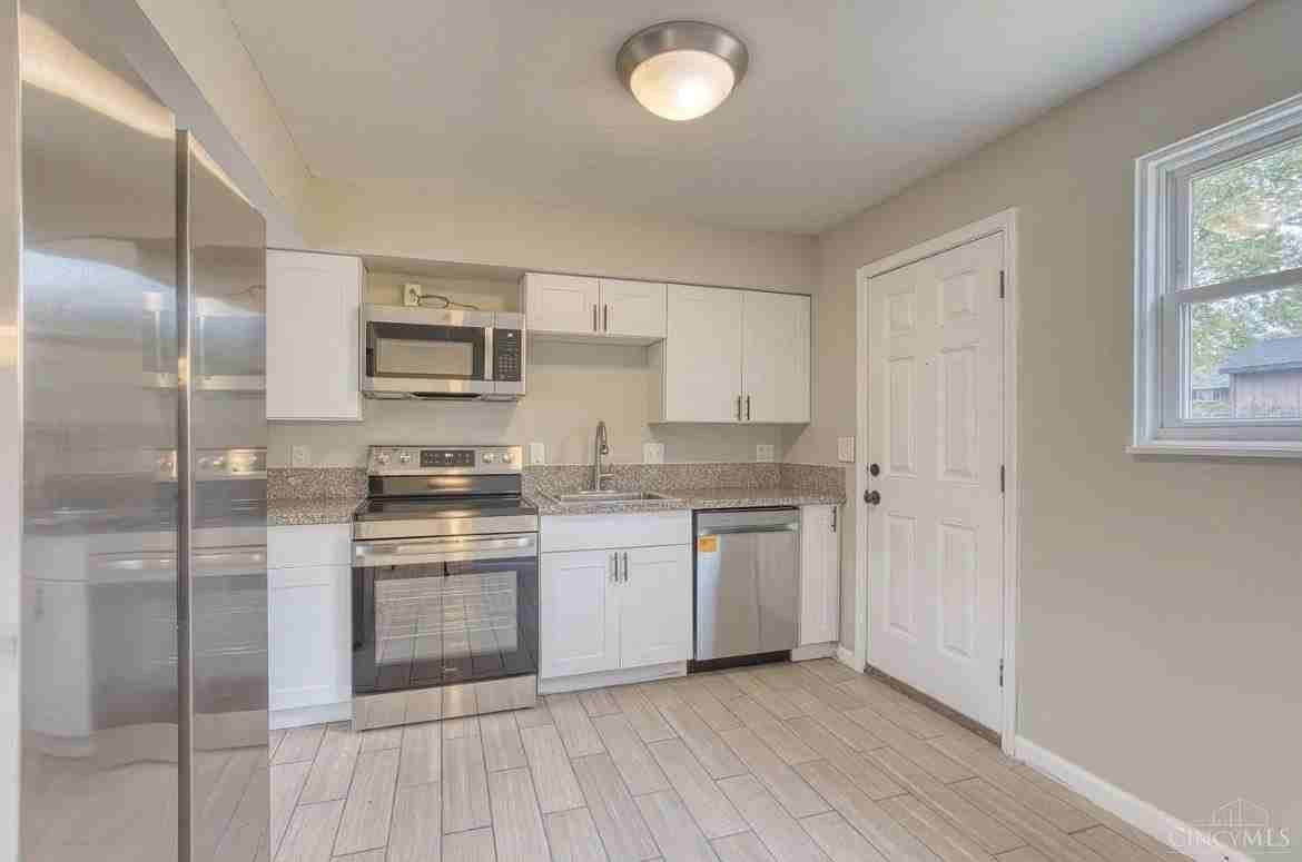833 W Galbraith Rd - Photo 2 of 13